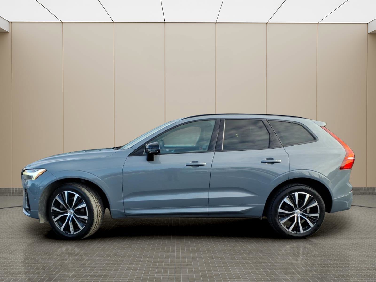 Used 2023 Volvo XC60 B5 Plus w/ Climate Package image 11