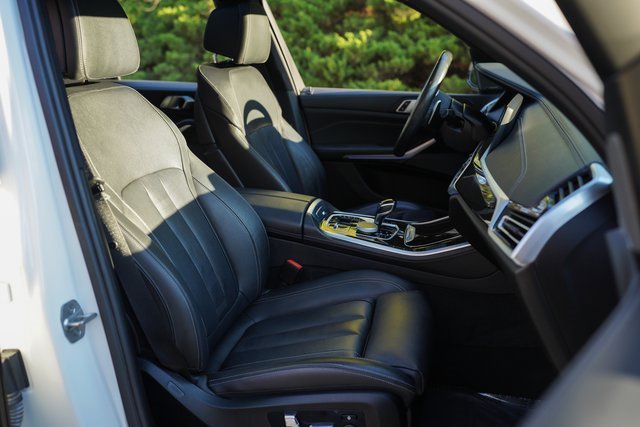 Used 2021 BMW X5 xDrive40i w/ M Sport Package image 23