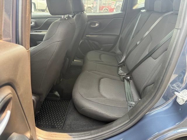 Used 2023 Jeep Renegade Latitude AWD/4WD image 15