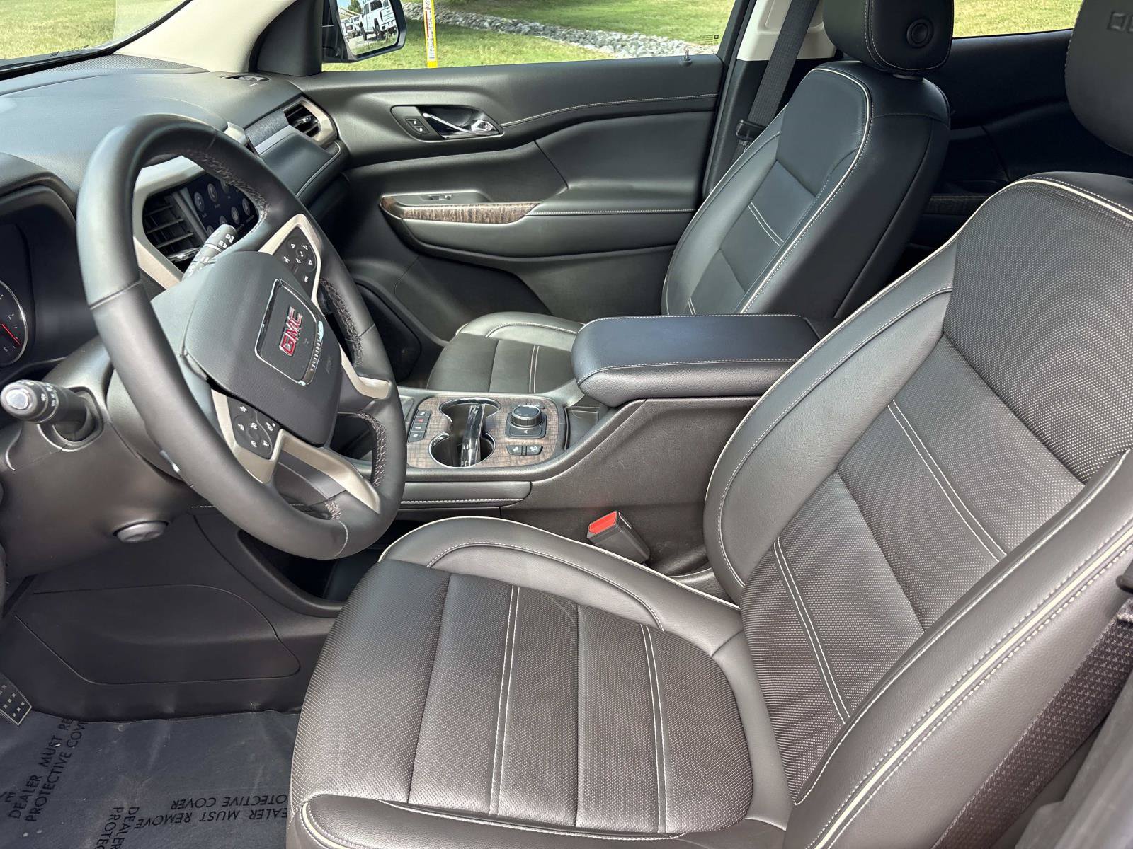 Used 2023 GMC Acadia Denali w/ Denali Technology Package FWD image 15