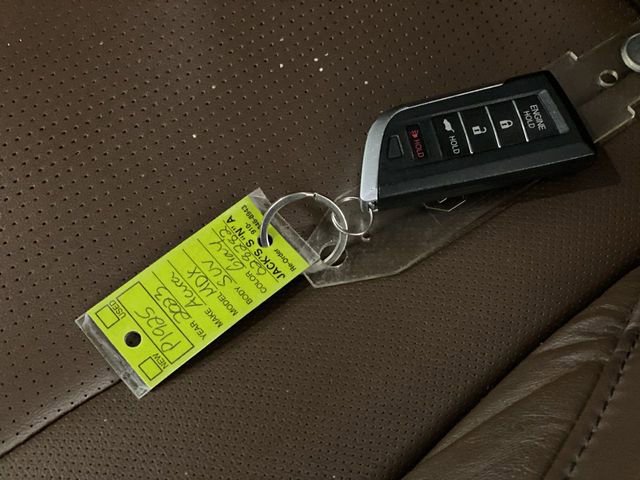 Used 2023 Acura MDX SH-AWD w/ Advance Package image 19