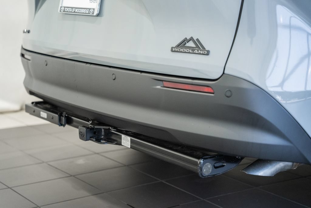 New 2026 Toyota Sienna XLE Woodland Edition AWD/4WD image 9