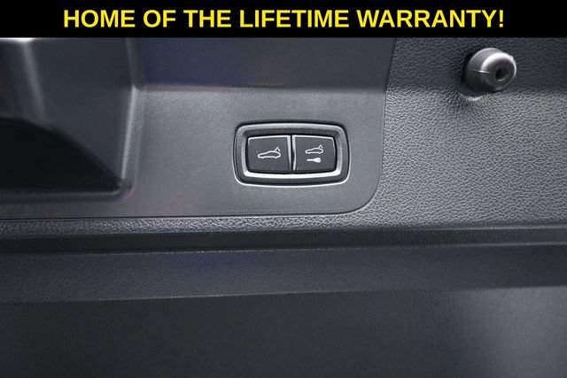 Used 2017 Porsche Panamera 4 AWD/4WD image 39