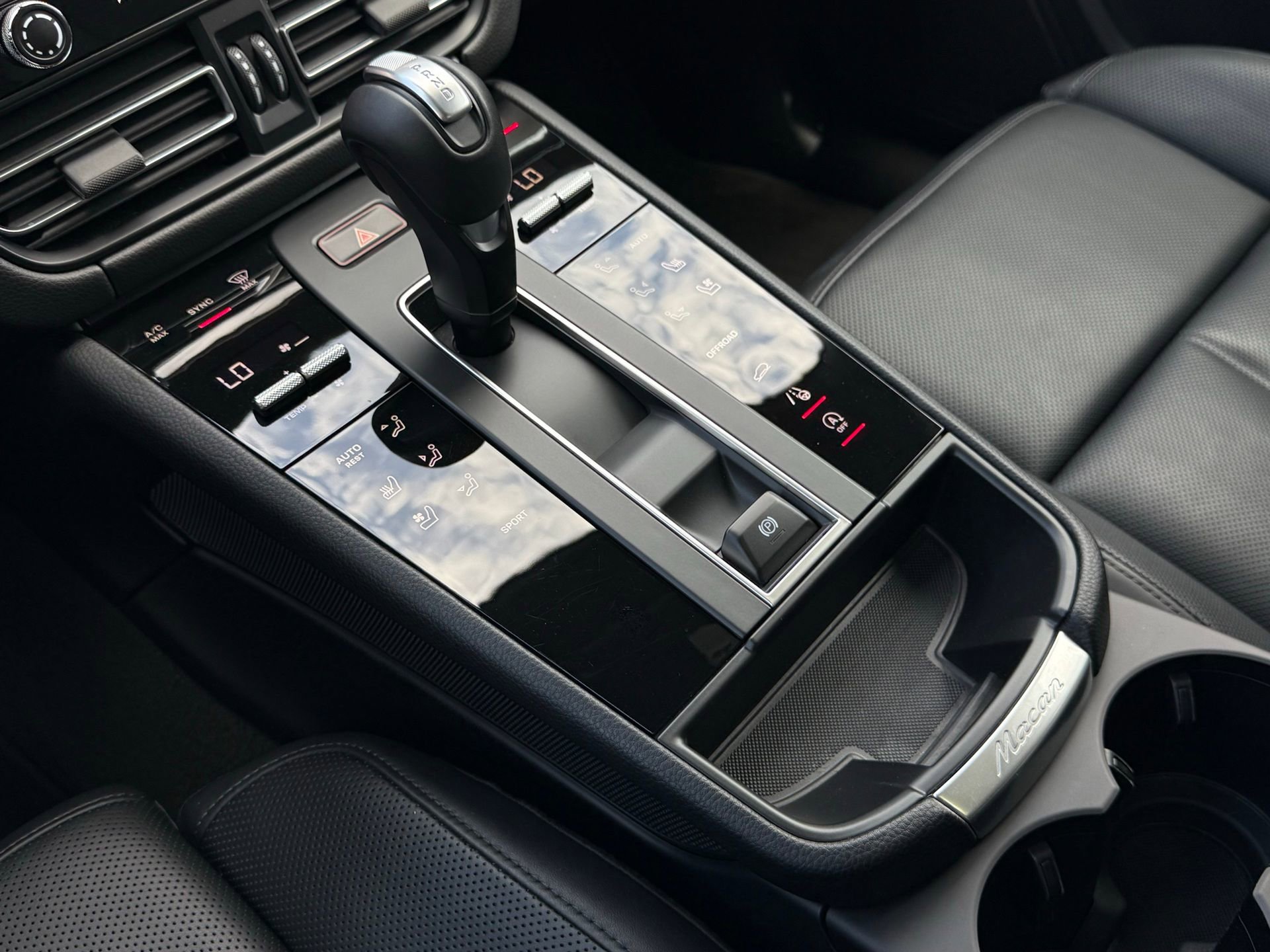 Certified 2025 Porsche Macan image 22