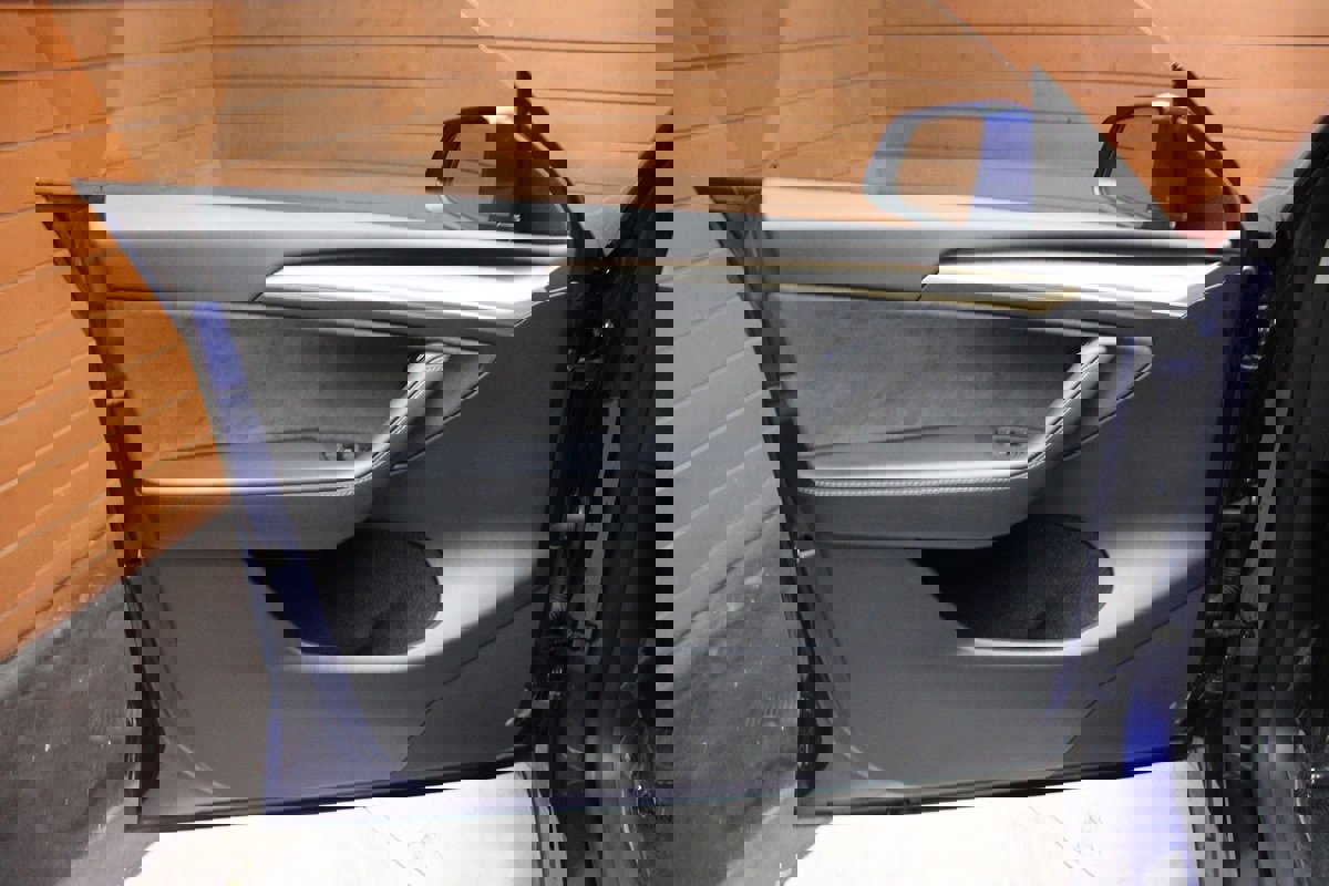 Used 2023 Tesla Model Y Long Range image 16