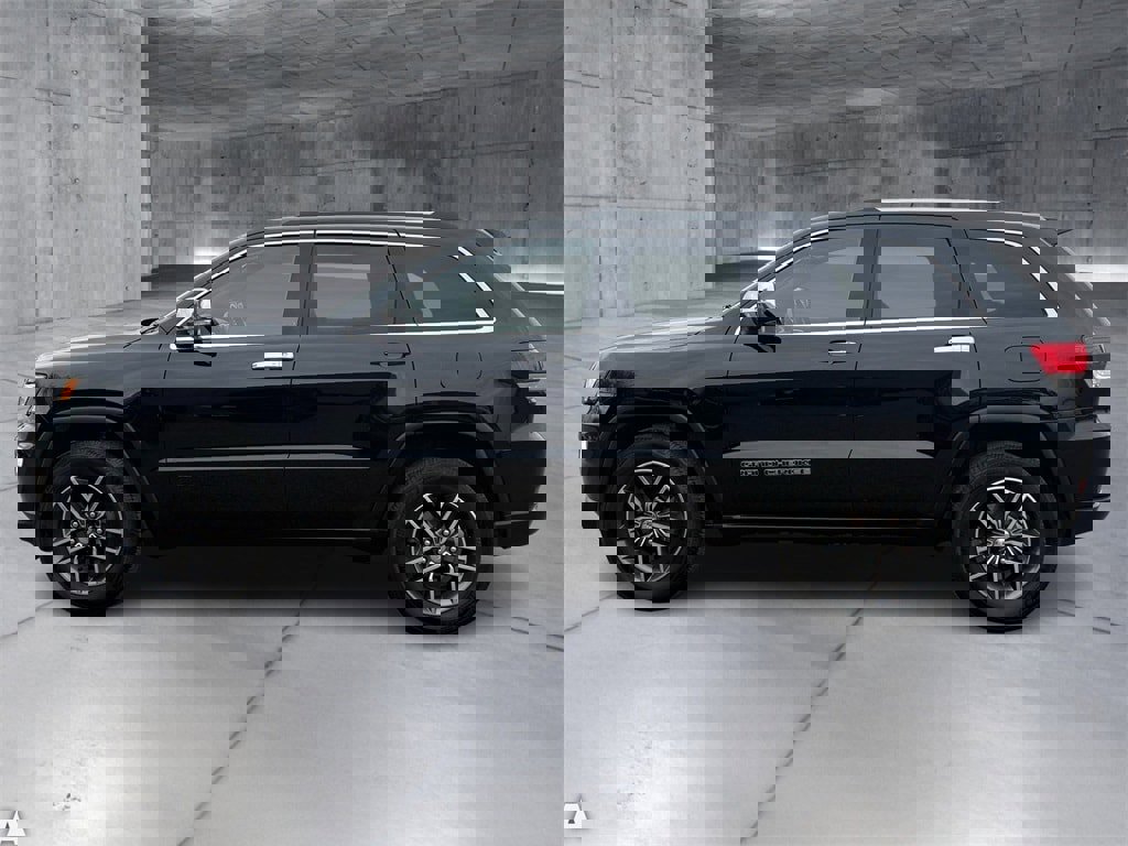 Used 2018 Jeep Grand Cherokee Limited w/ Luxury Group II image 3