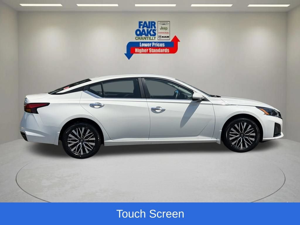 Used 2023 Nissan Altima 2.5 SV AWD/4WD image 7