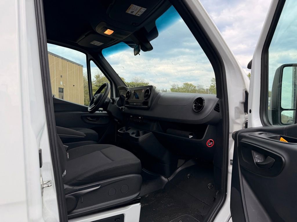Used 2024 Mercedes-Benz Sprinter 2500 image 22