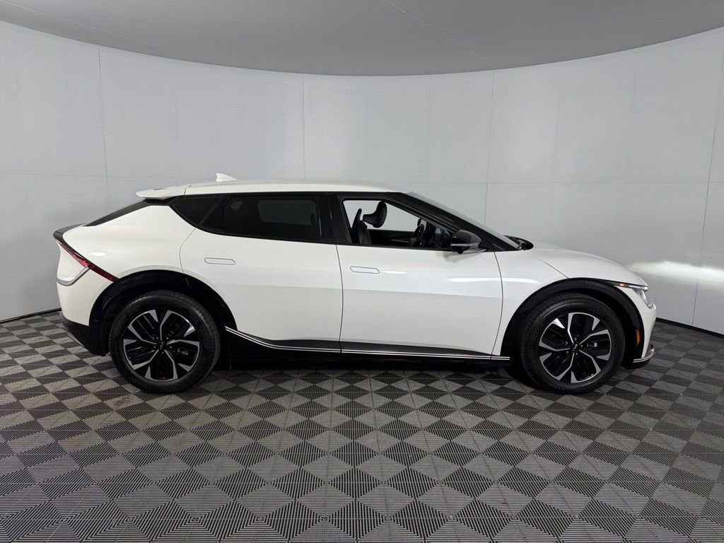 Used 2024 Kia EV6 Wind w/ Wind Technology Package AWD/4WD image 3