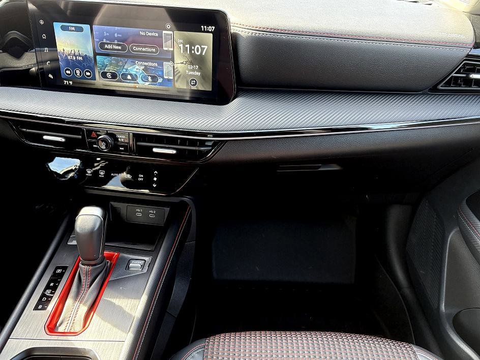 Used 2025 Nissan Kicks SR w/ Illumination Package image 14