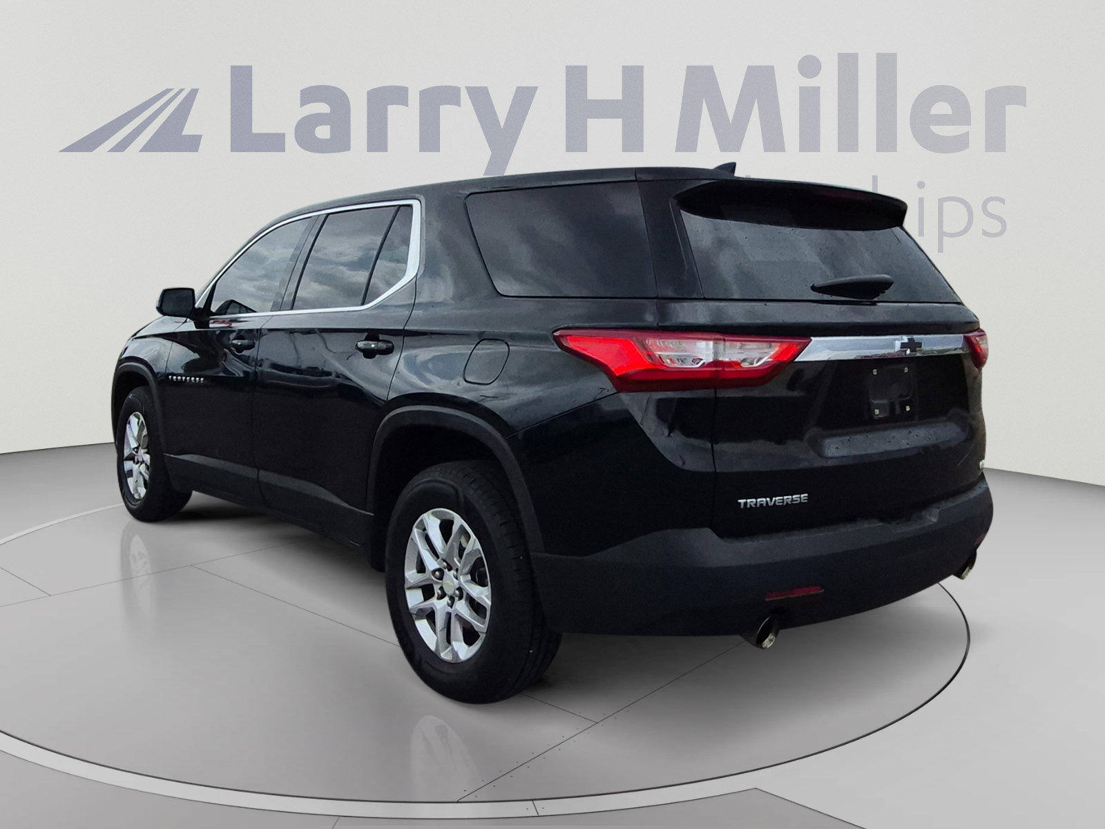 Used 2018 Chevrolet Traverse LS FWD image 3