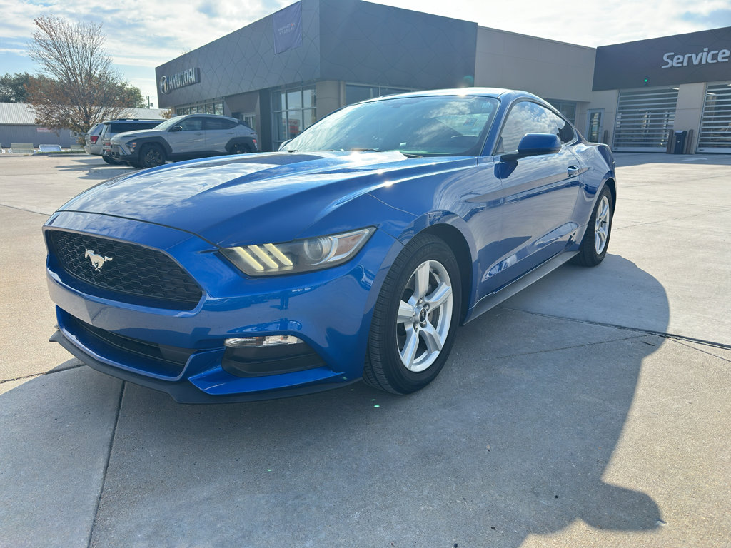 Used 2017 Ford Mustang Coupe image 2