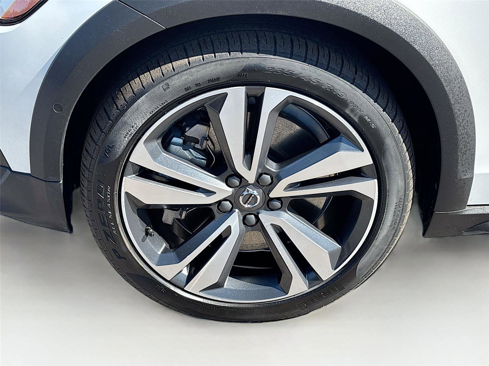 Used 2025 Volvo V60 B5 Cross Country Plus image 33