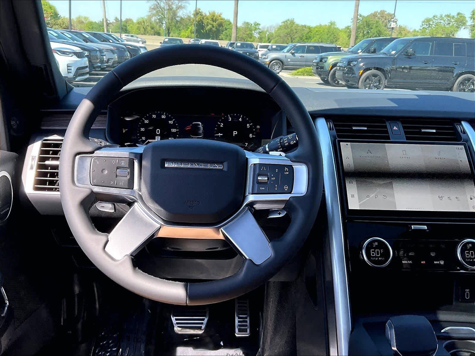 New 2026 Land Rover Discovery Dynamic SE AWD/4WD image 15
