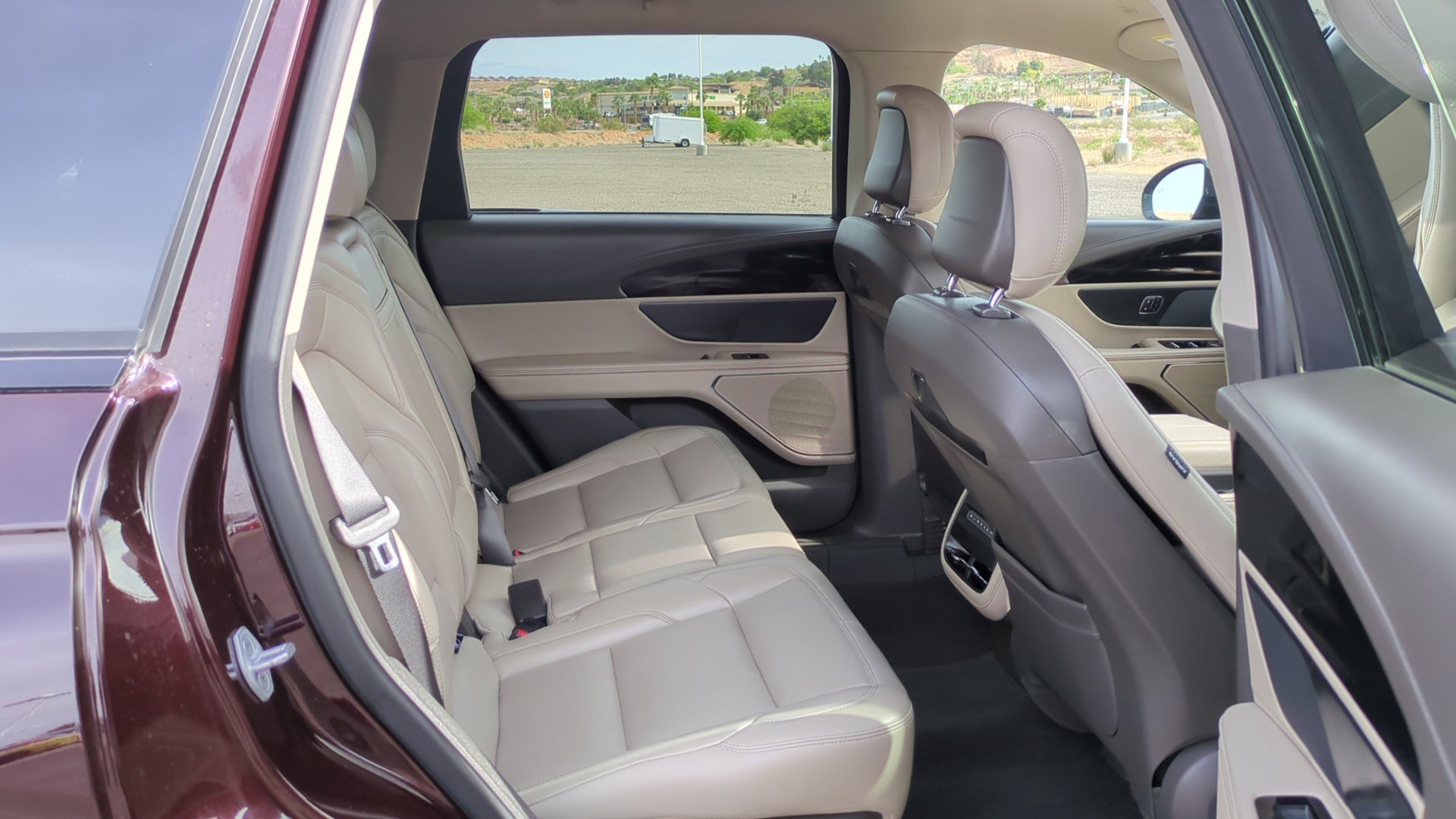 Used 2025 Lincoln Nautilus Premier w/ Jet Appearance Package AWD/4WD image 29