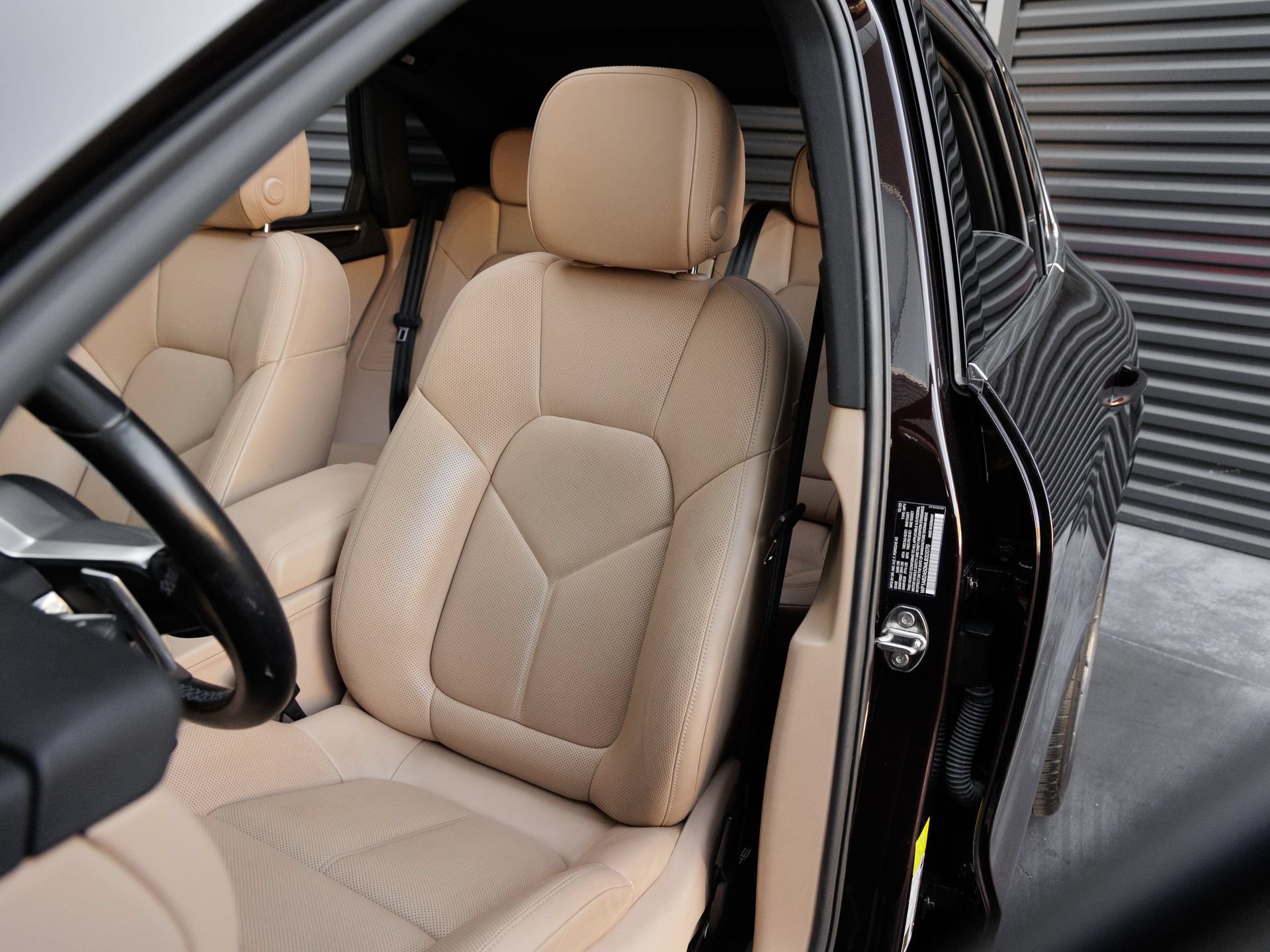 Certified 2021 Porsche Macan S AWD/4WD image 5