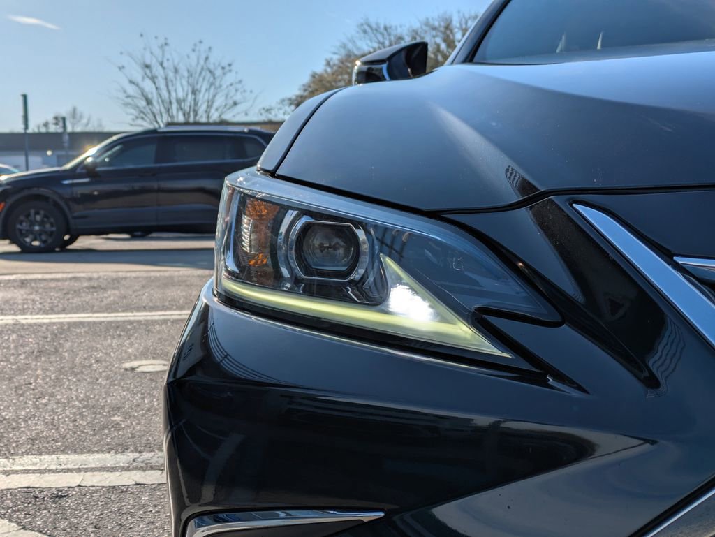 Used 2023 Lexus ES 350 w/ Accessory Package (Z2) image 10