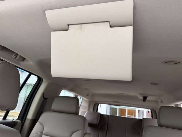 Used 2019 Chevrolet Suburban LT RWD image 16