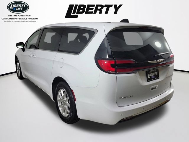 Used 2024 Chrysler Pacifica Touring-L FWD image 5