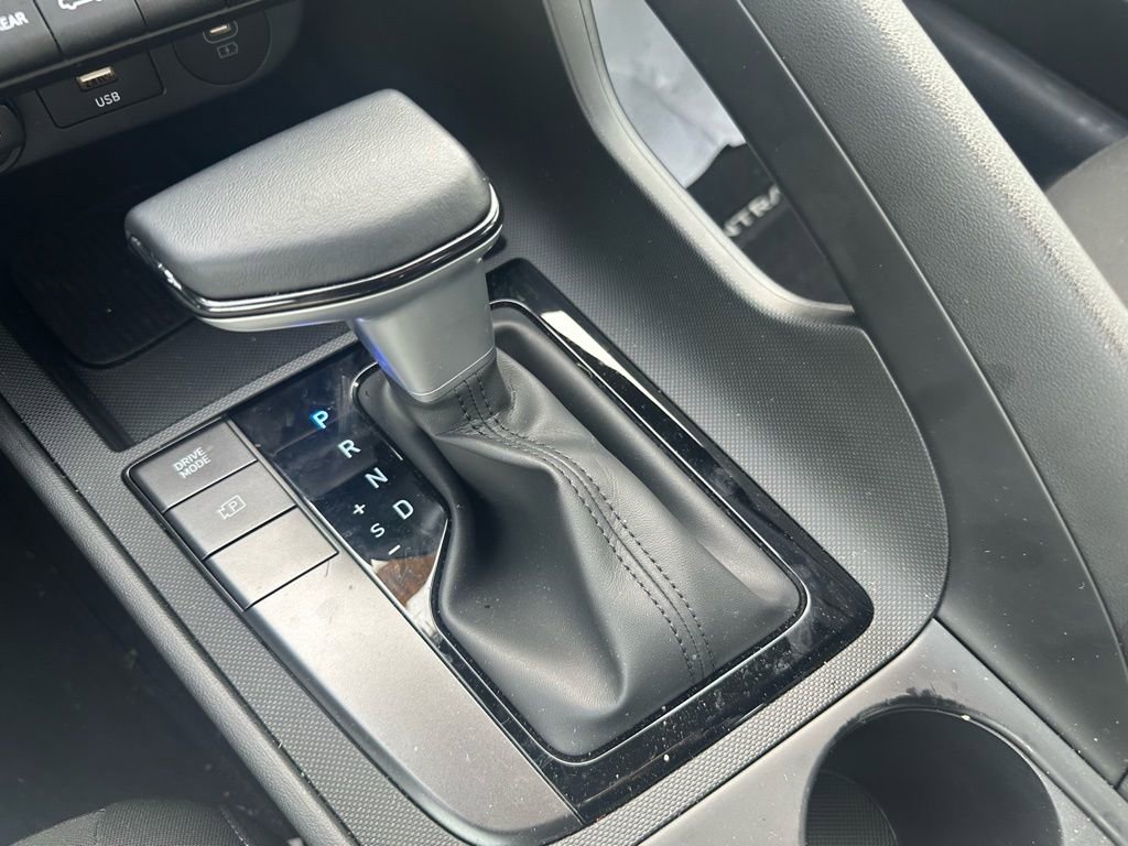 Certified 2025 Hyundai Elantra Sport image 17