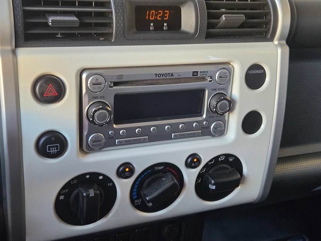 Used 2014 Toyota FJ Cruiser 4WD w/ Upgrade Package image 18