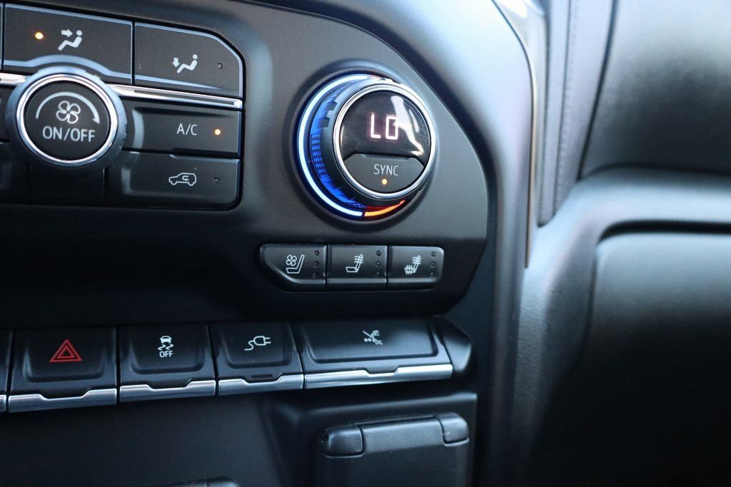 Used 2021 Chevrolet Silverado 1500 High Country w/ Technology Package image 13