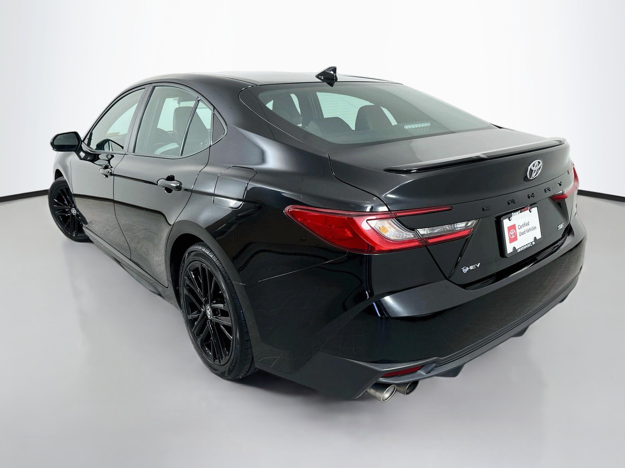 Certified 2025 Toyota Camry SE FWD image 5