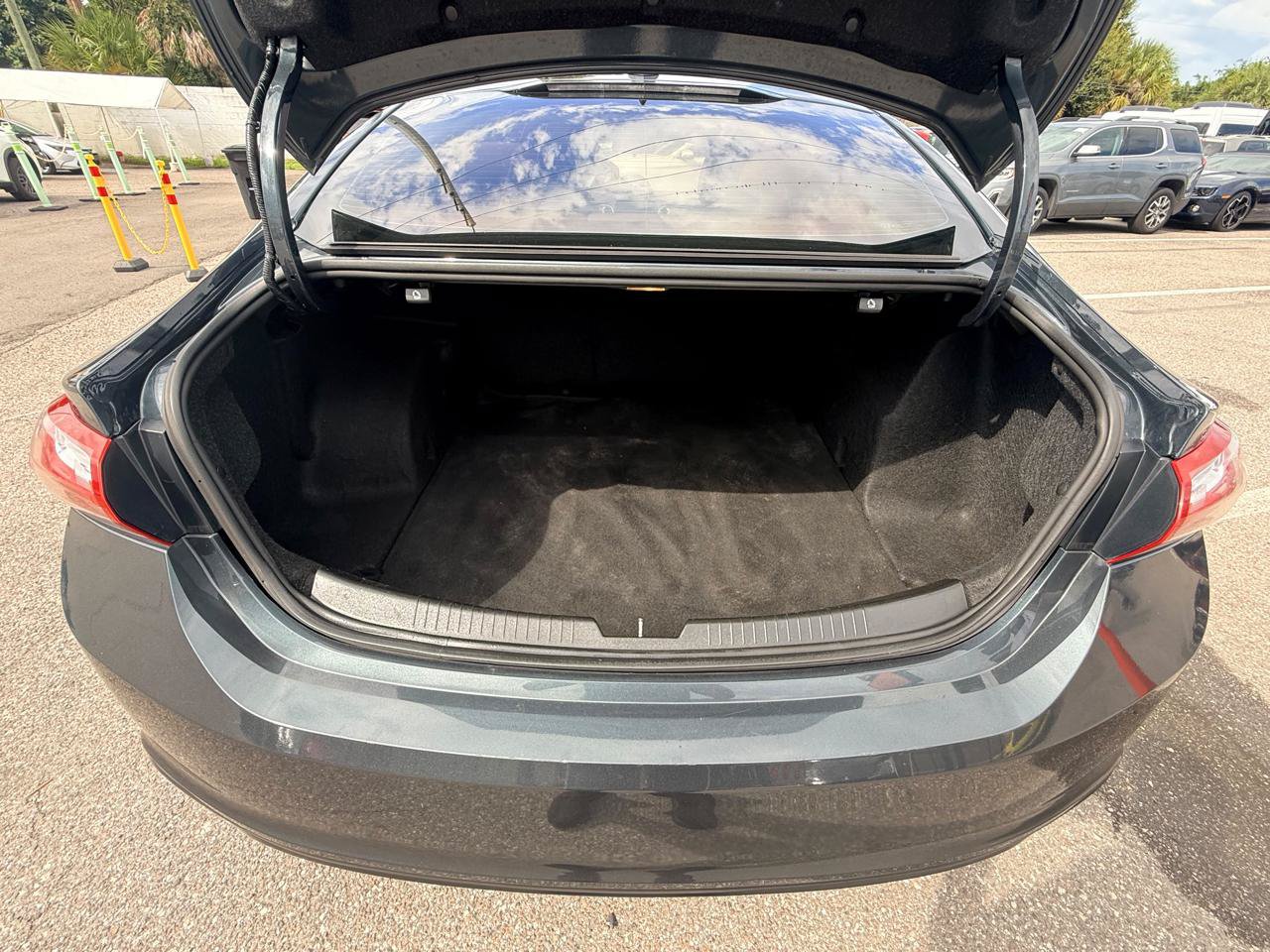 Used 2021 Chevrolet Malibu LT FWD image 7