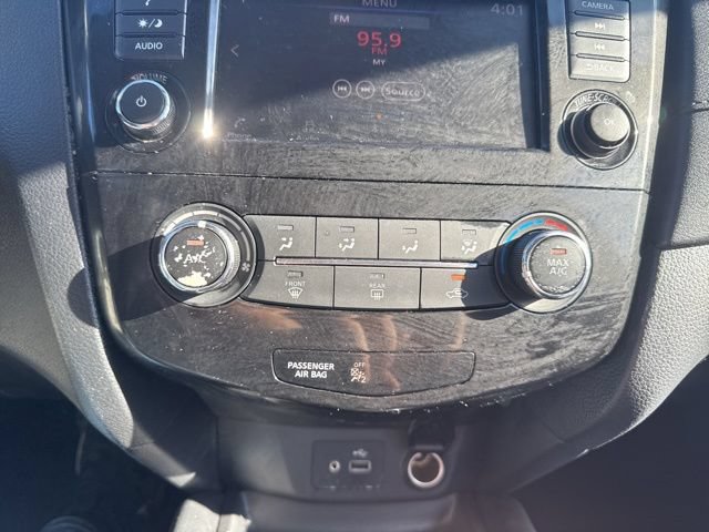 Used 2019 Nissan Rogue S AWD/4WD image 18