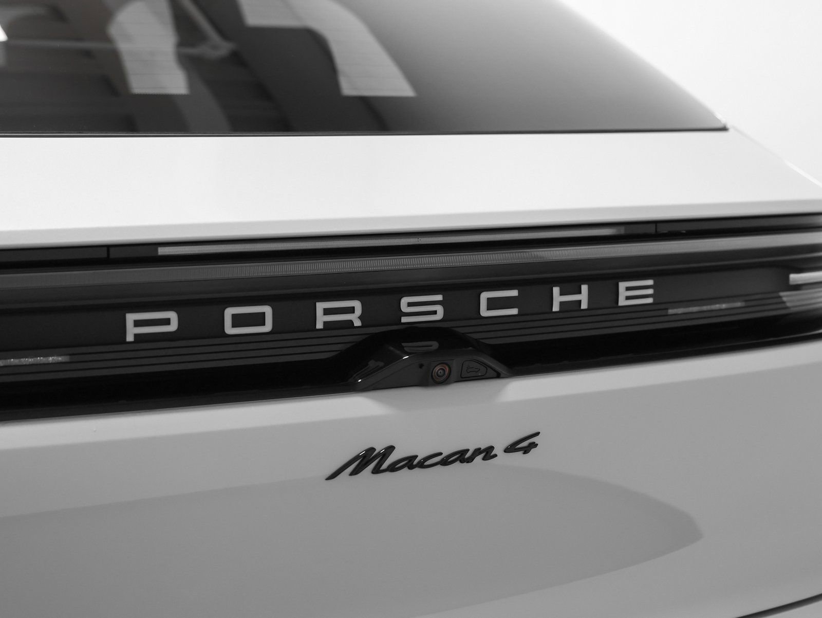 New 2026 Porsche Macan 4 Electric image 22