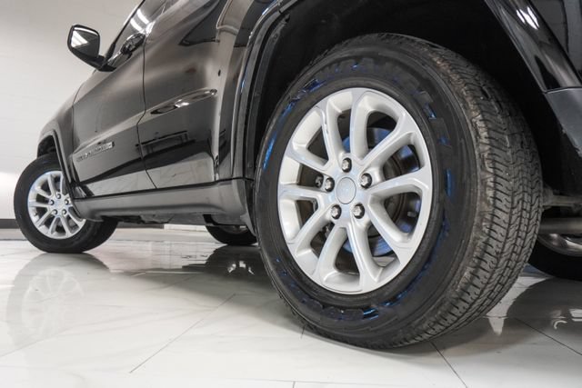 Used 2022 Jeep Grand Cherokee Laredo E w/ Security & Convenience Group RWD image 29