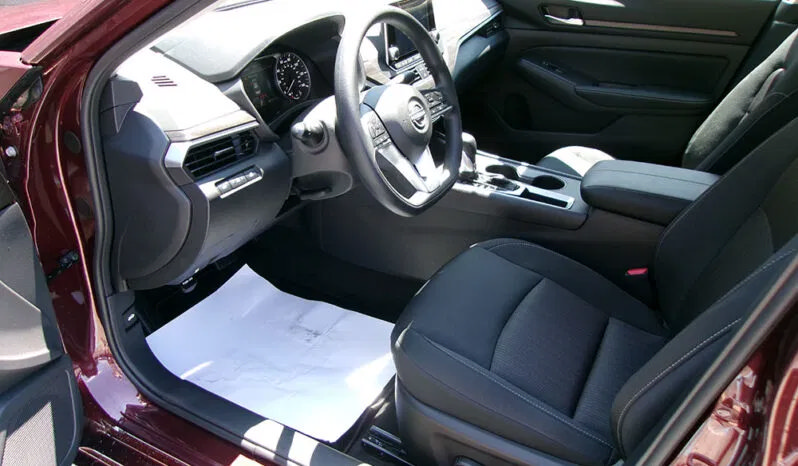 Used 2025 Nissan Altima 2.5 SV FWD image 15