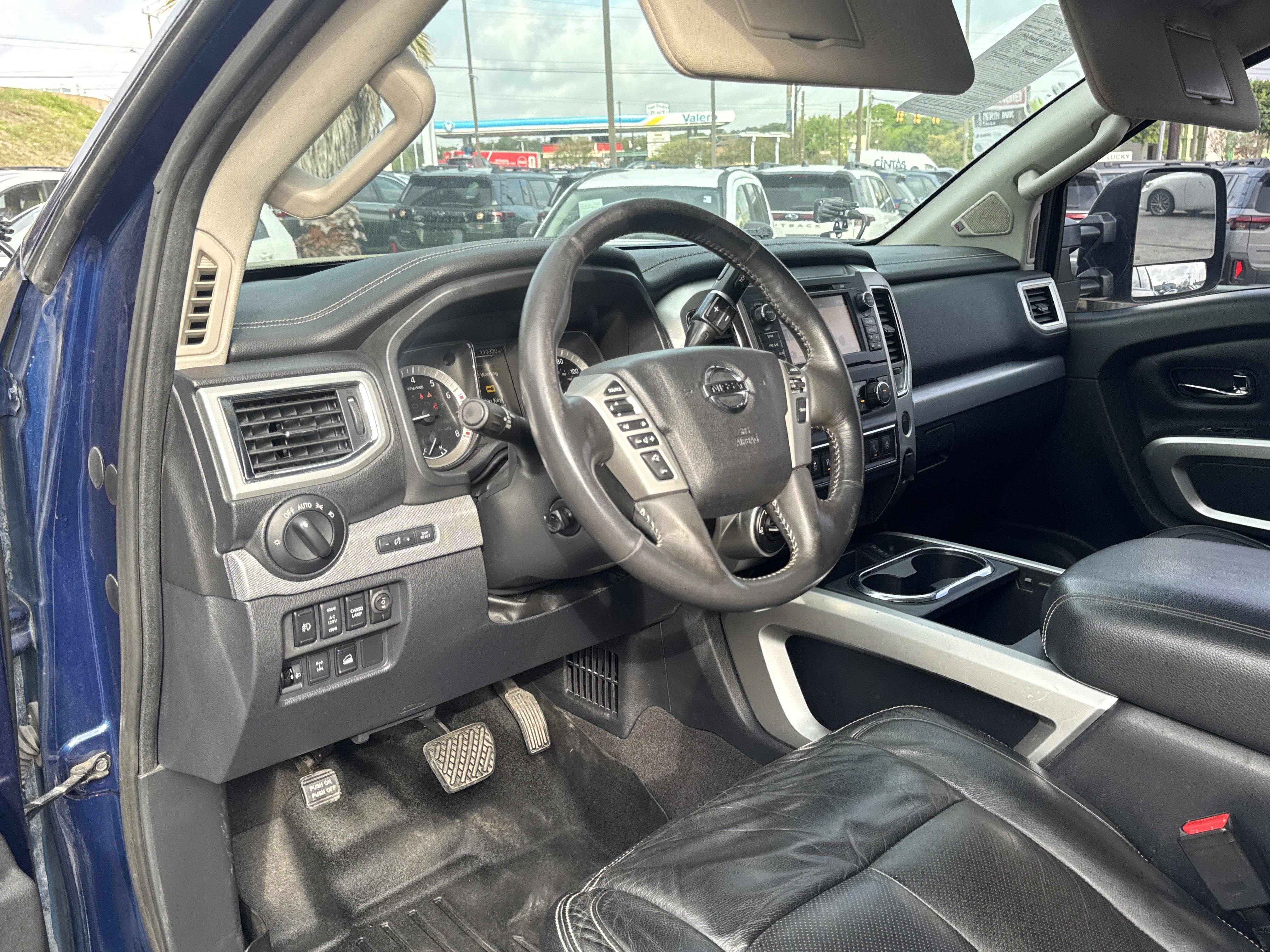 Used 2017 Nissan Titan PRO-4X w/ Pro-4x Convenience Package AWD/4WD image 23