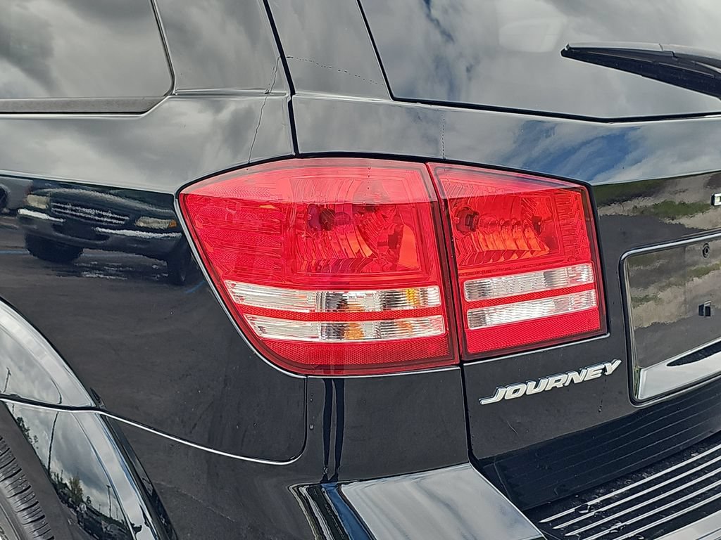 Used 2018 Dodge Journey SE FWD image 32