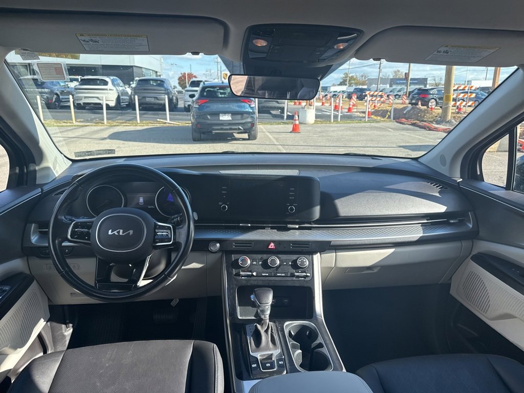 Certified 2023 Kia Carnival LX image 9