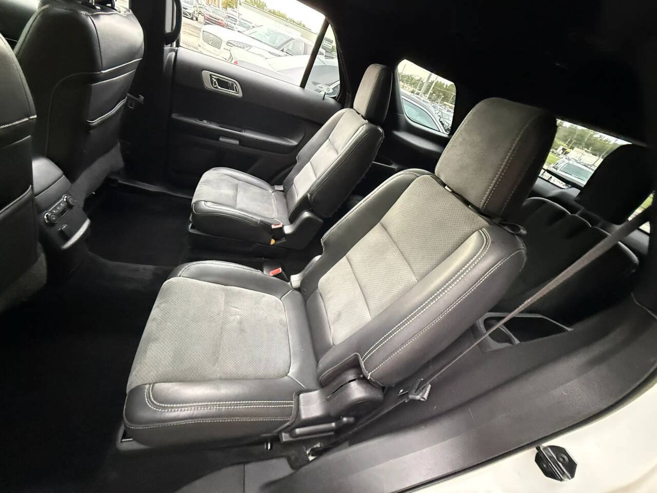 Used 2015 Ford Explorer XLT w/ Equipment Group 202B AWD/4WD image 16