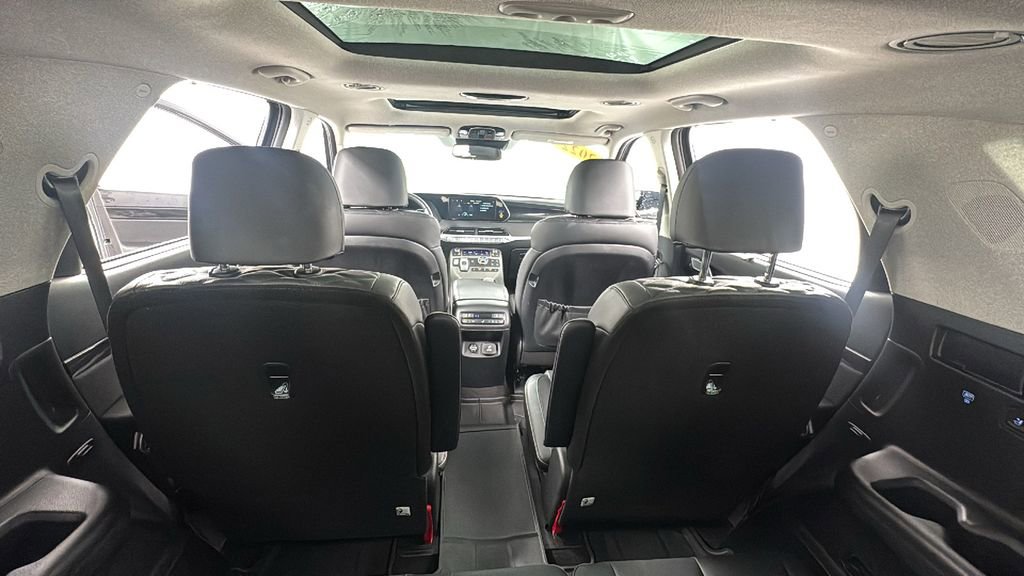Used 2022 Hyundai Palisade Limited w/ Winter Package image 19