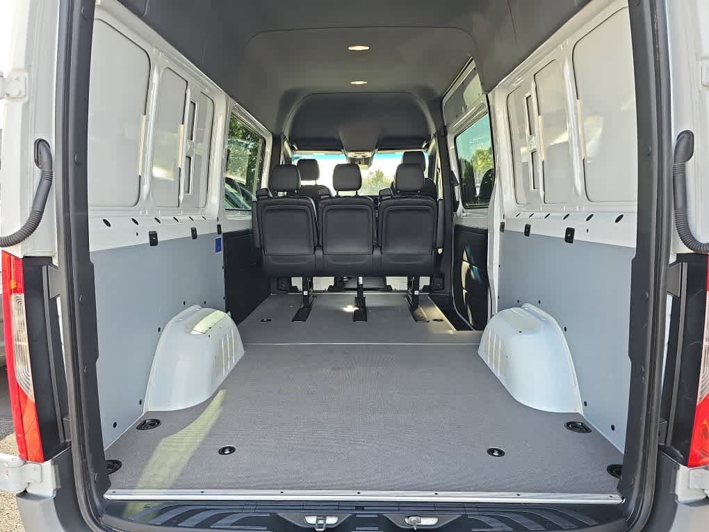Used 2021 Mercedes-Benz Sprinter 2500 image 8