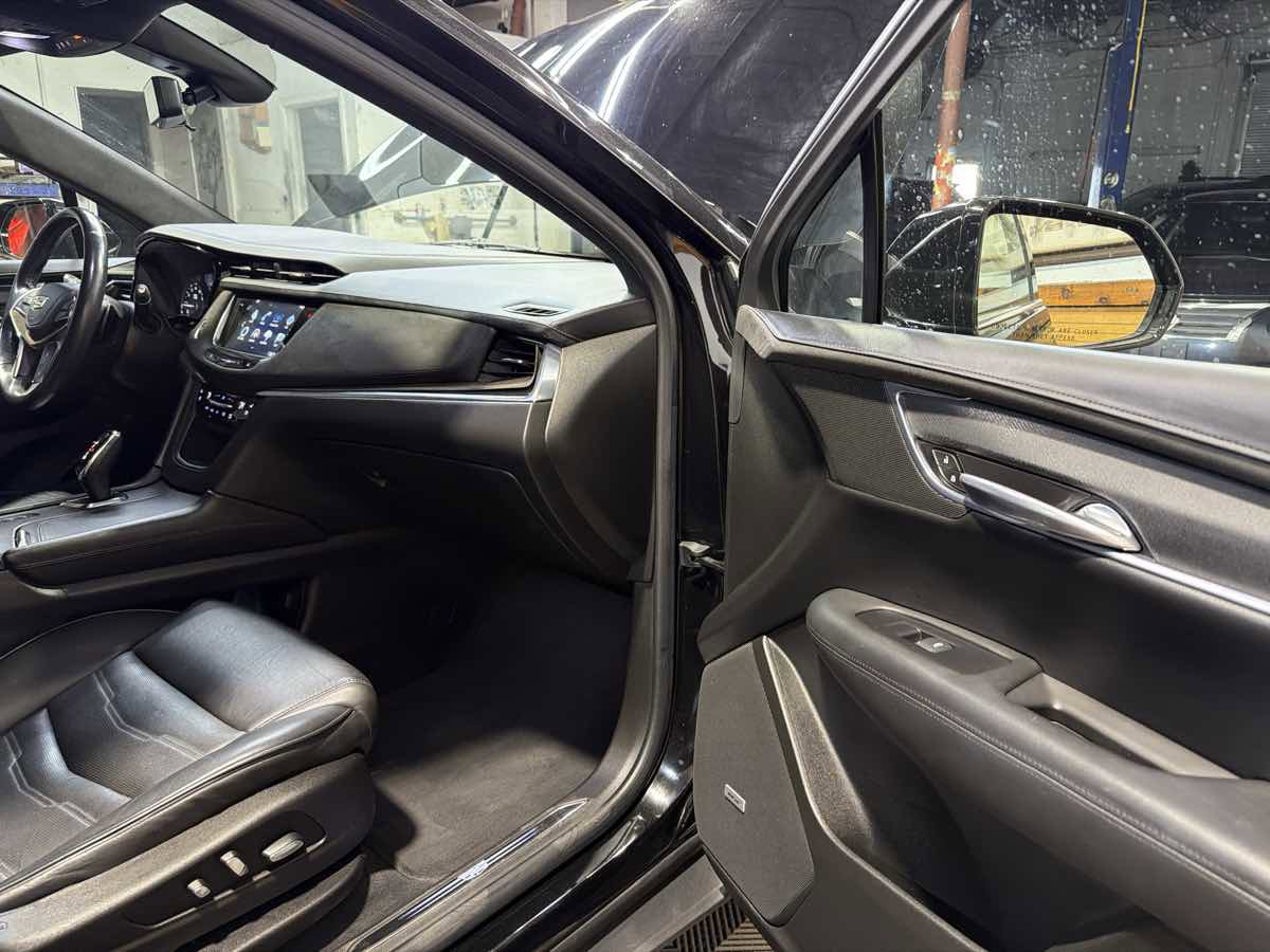 Used 2018 Cadillac XT5 Platinum image 27