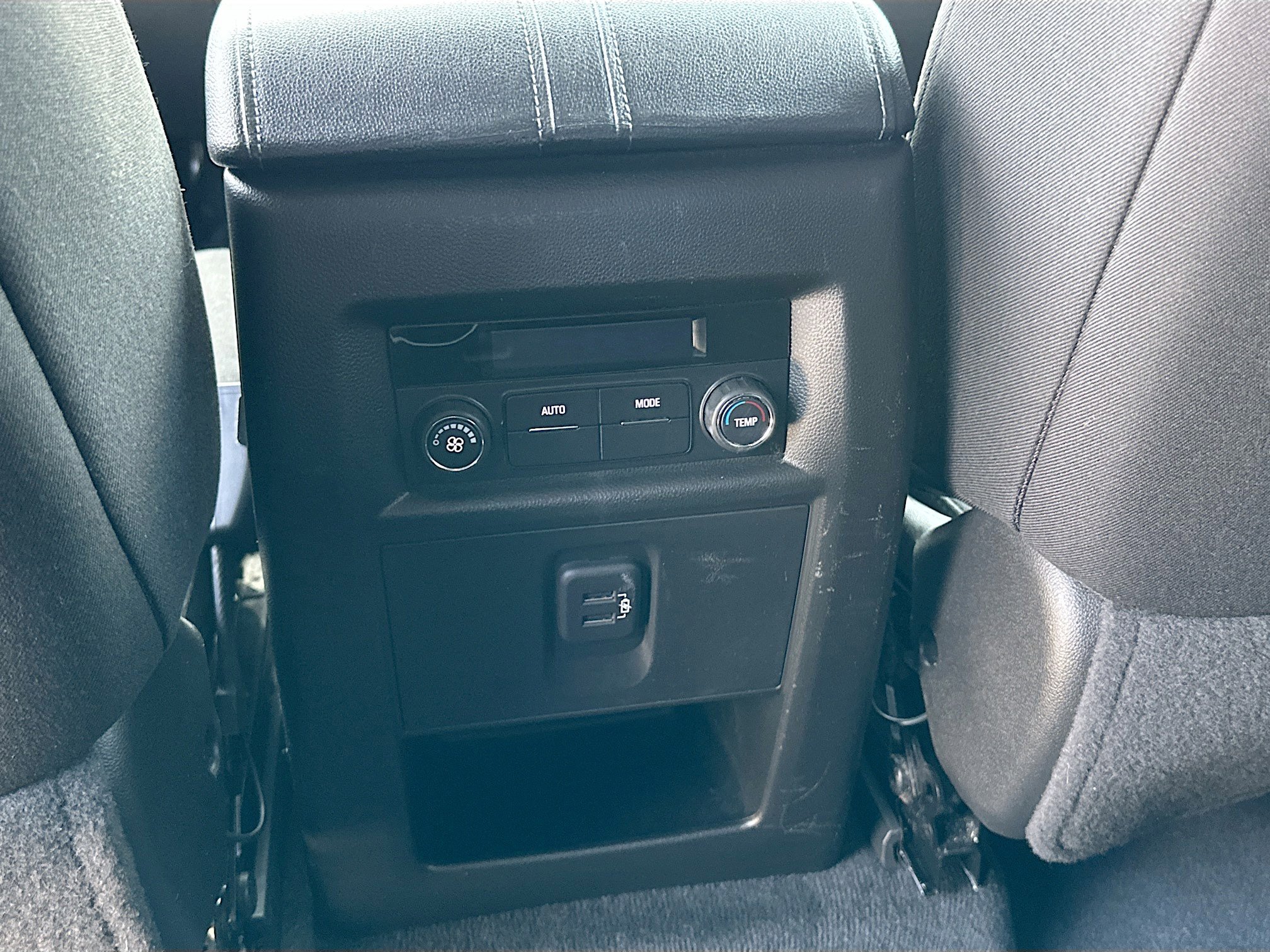 Used 2023 Chevrolet Traverse LT FWD image 23