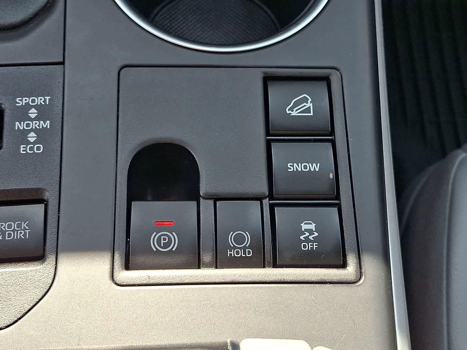 Used 2023 Toyota Highlander XLE AWD/4WD image 30