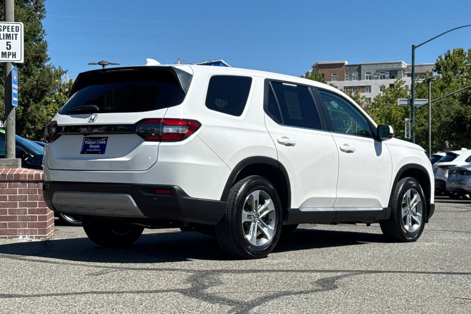 Used 2024 Honda Pilot EX-L image 4