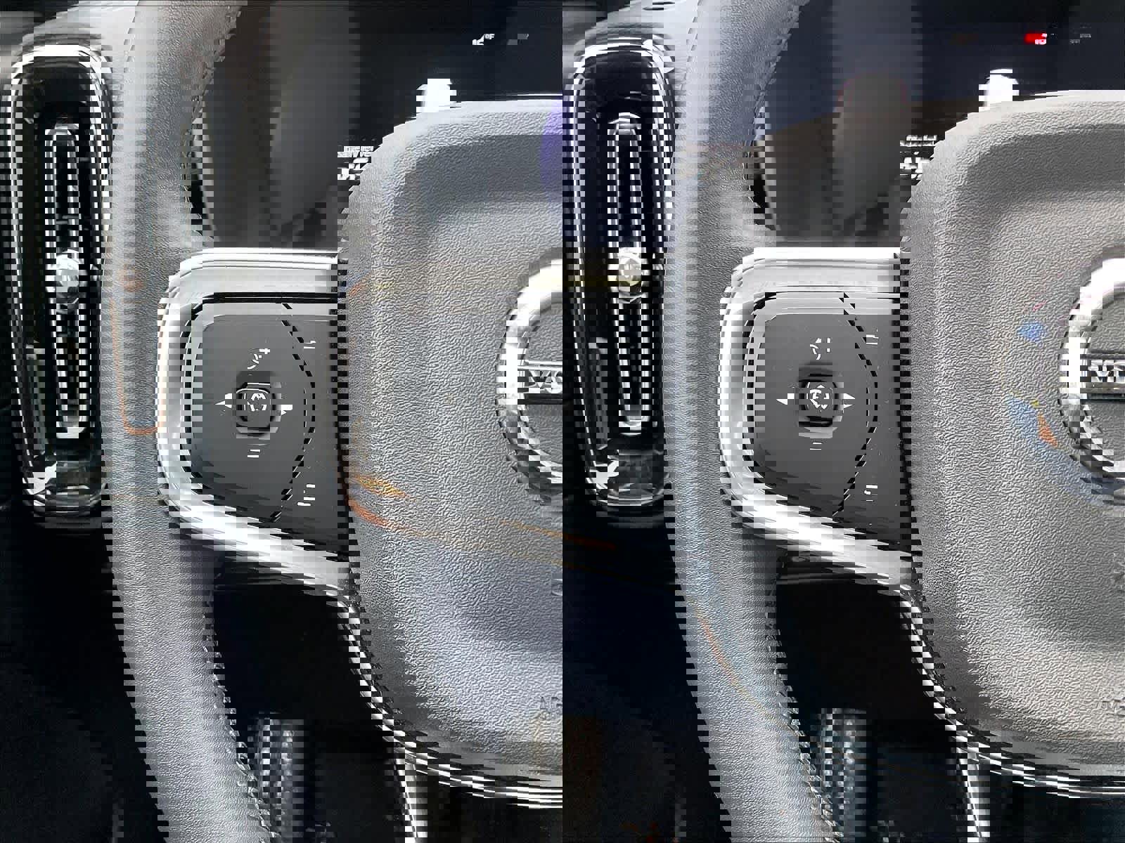 Used 2023 Volvo XC40 Recharge Ultimate image 21