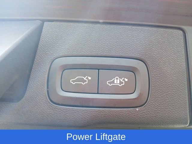 Used 2022 Volvo XC60 B5 Momentum w/ Advanced Package image 12