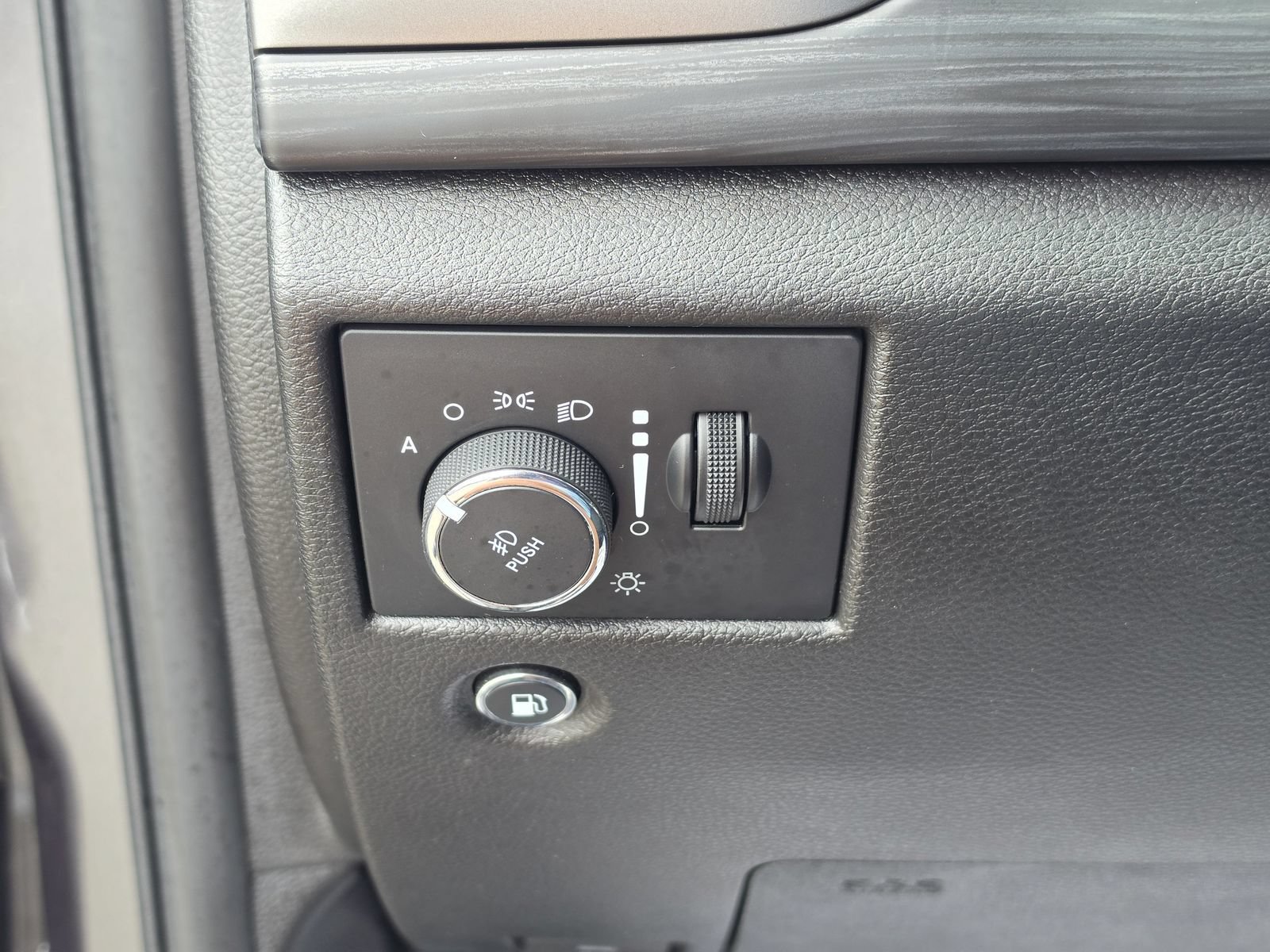 Used 2021 Jeep Grand Cherokee Laredo RWD image 27