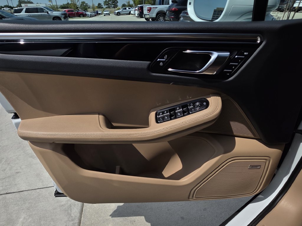 Certified 2024 Porsche Macan Turbo AWD/4WD image 26