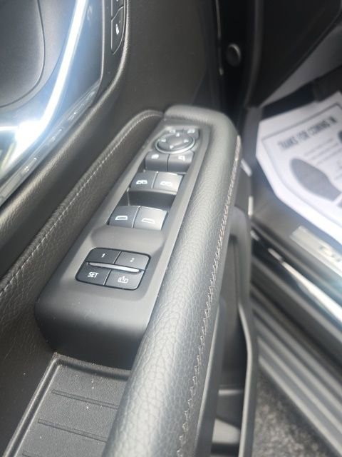 Used 2024 GMC Yukon XL Denali w/ Advanced Technology Package image 16