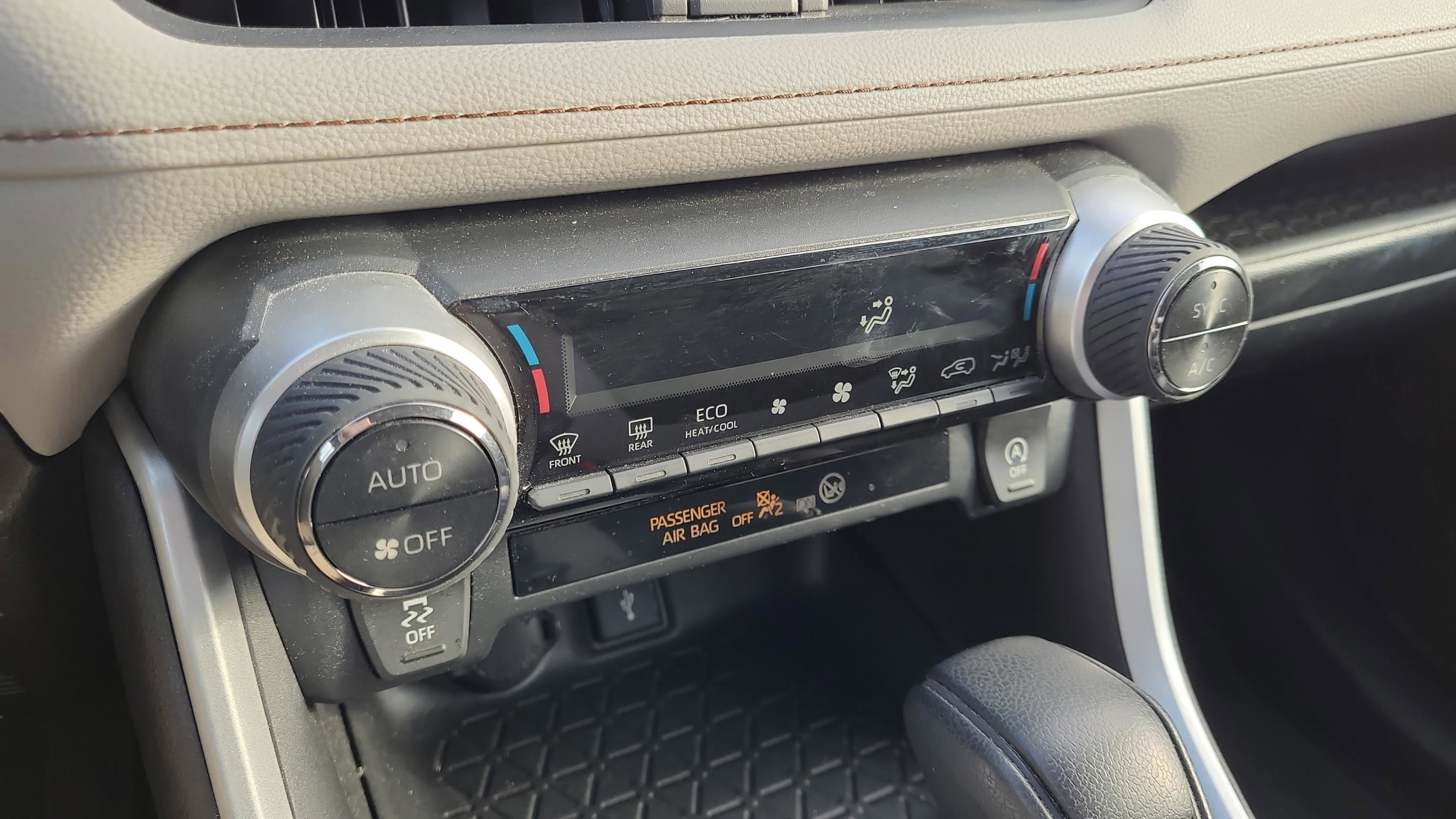 Used 2020 Toyota RAV4 XLE image 22