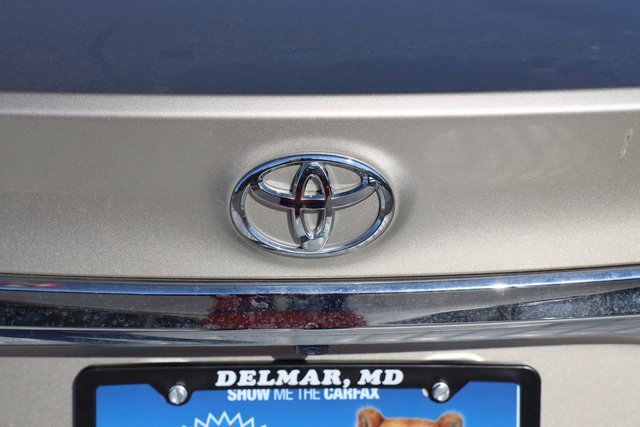 Used 2016 Toyota Avalon Limited image 45