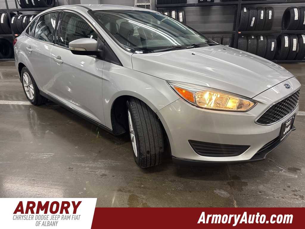 Used 2017 Ford Focus SE w/ Cold Weather Package image 3